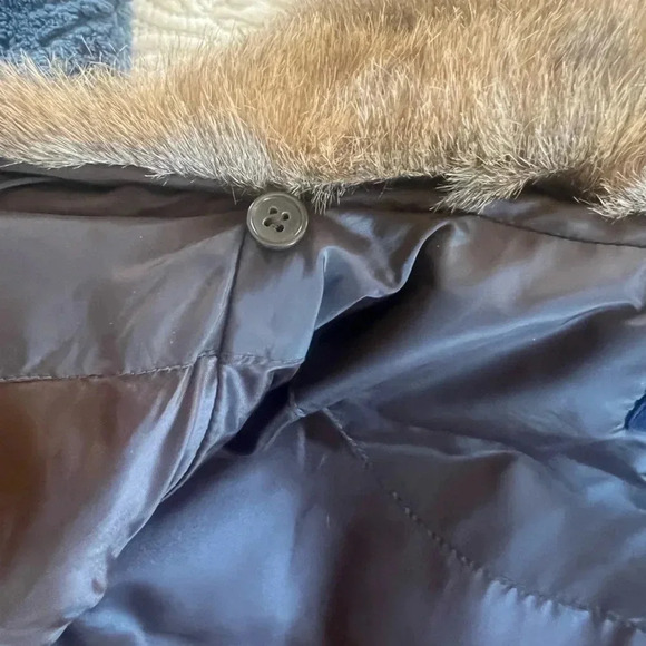 Lands End ladies puffer vest with faux fur collar M. 10/12 Brand new. - Picture 8 of 16